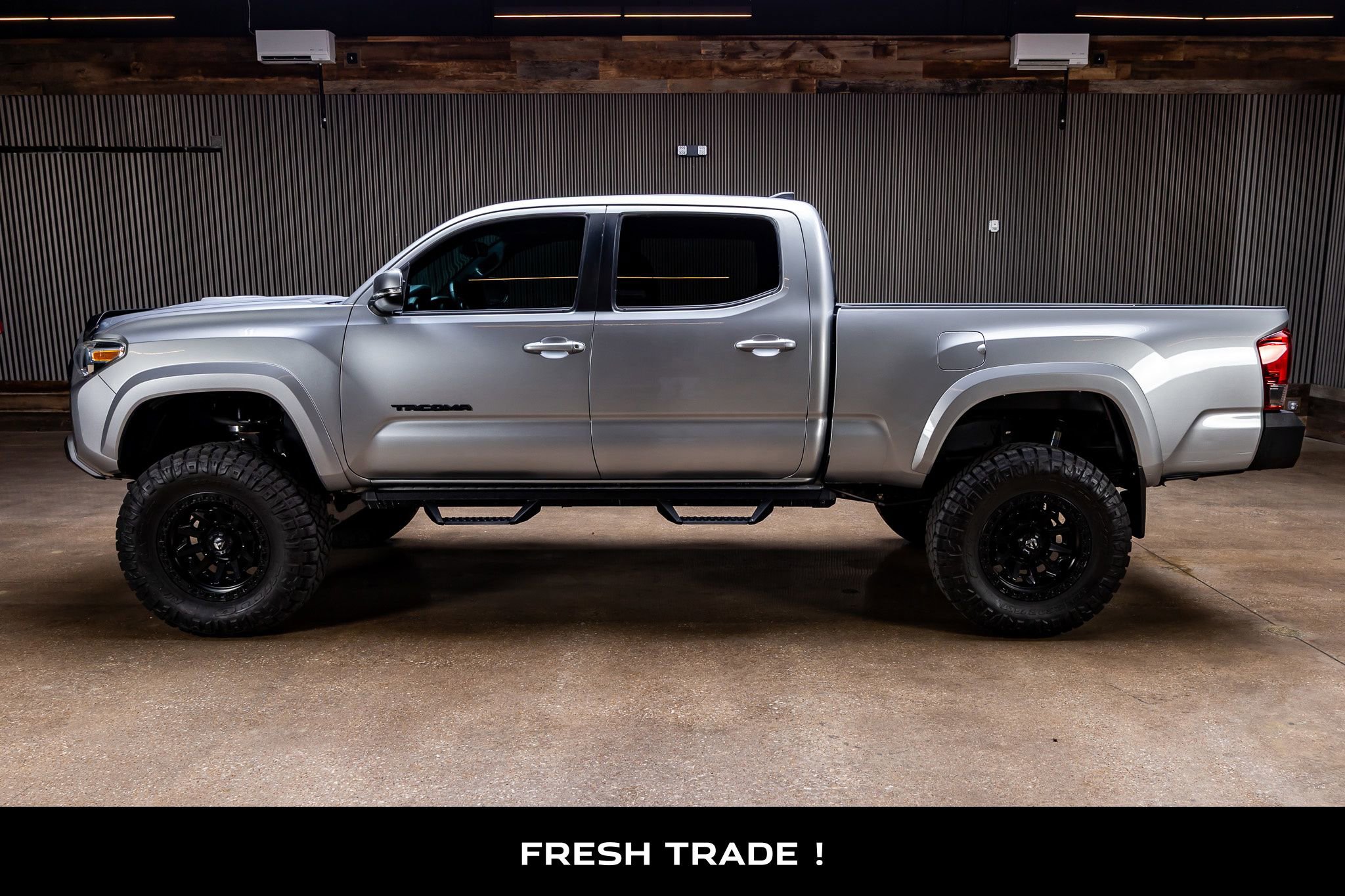 Used 2016 Toyota Tacoma TRD Sport image 5