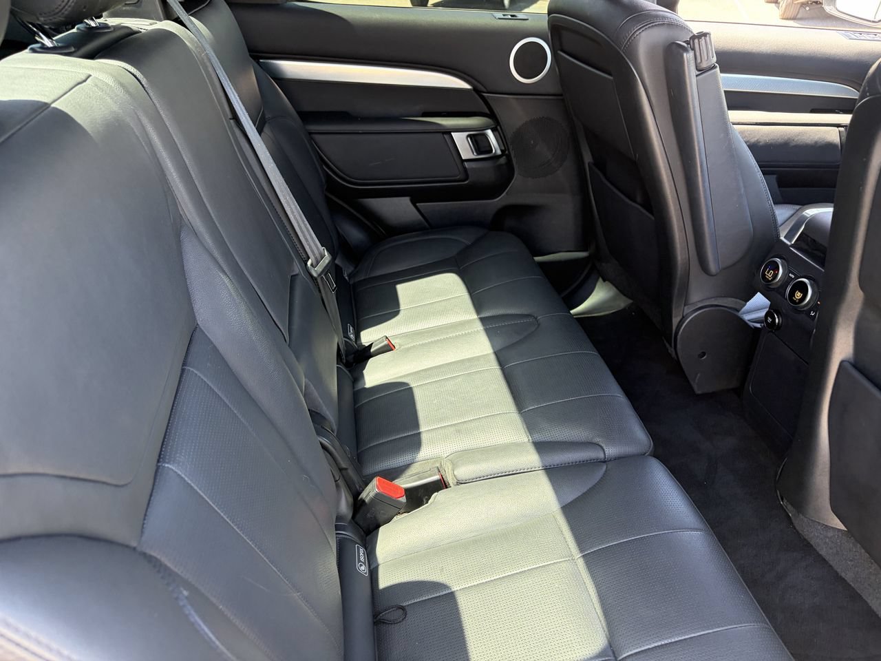Used 2020 Land Rover Discovery Landmark AWD/4WD image 13