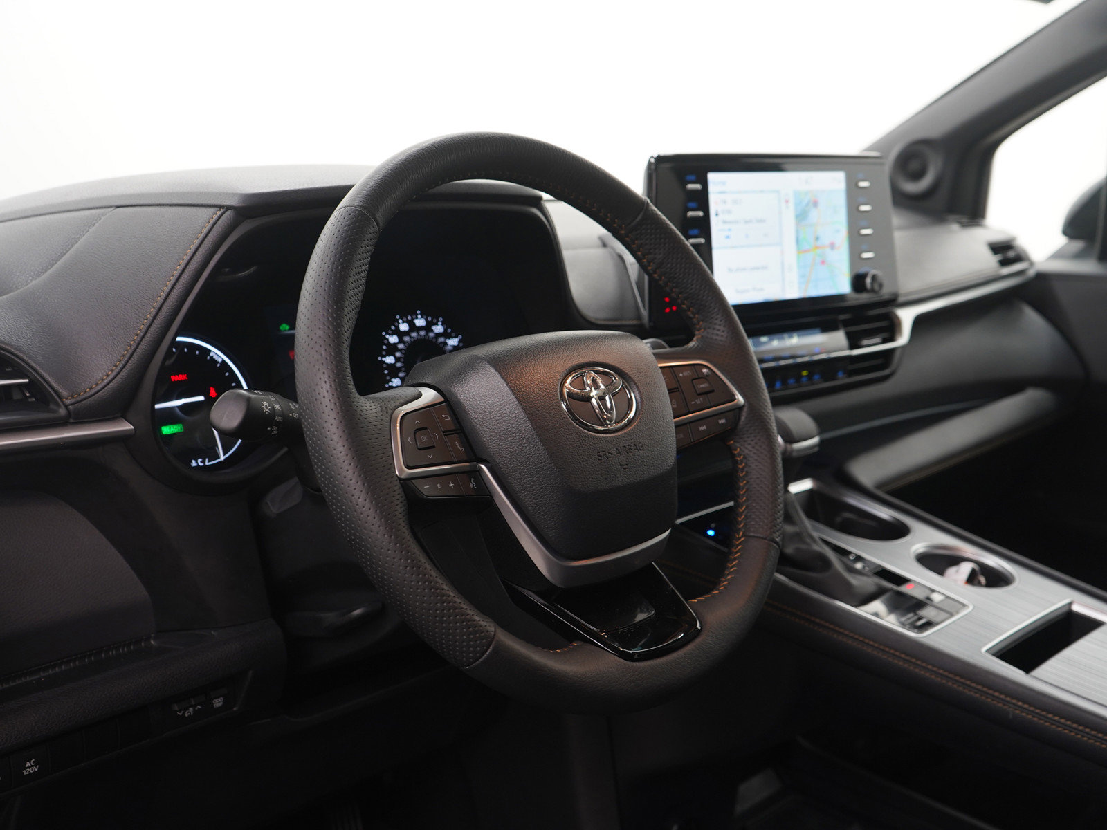 Used 2023 Toyota Sienna XLE Woodland Edition image 19