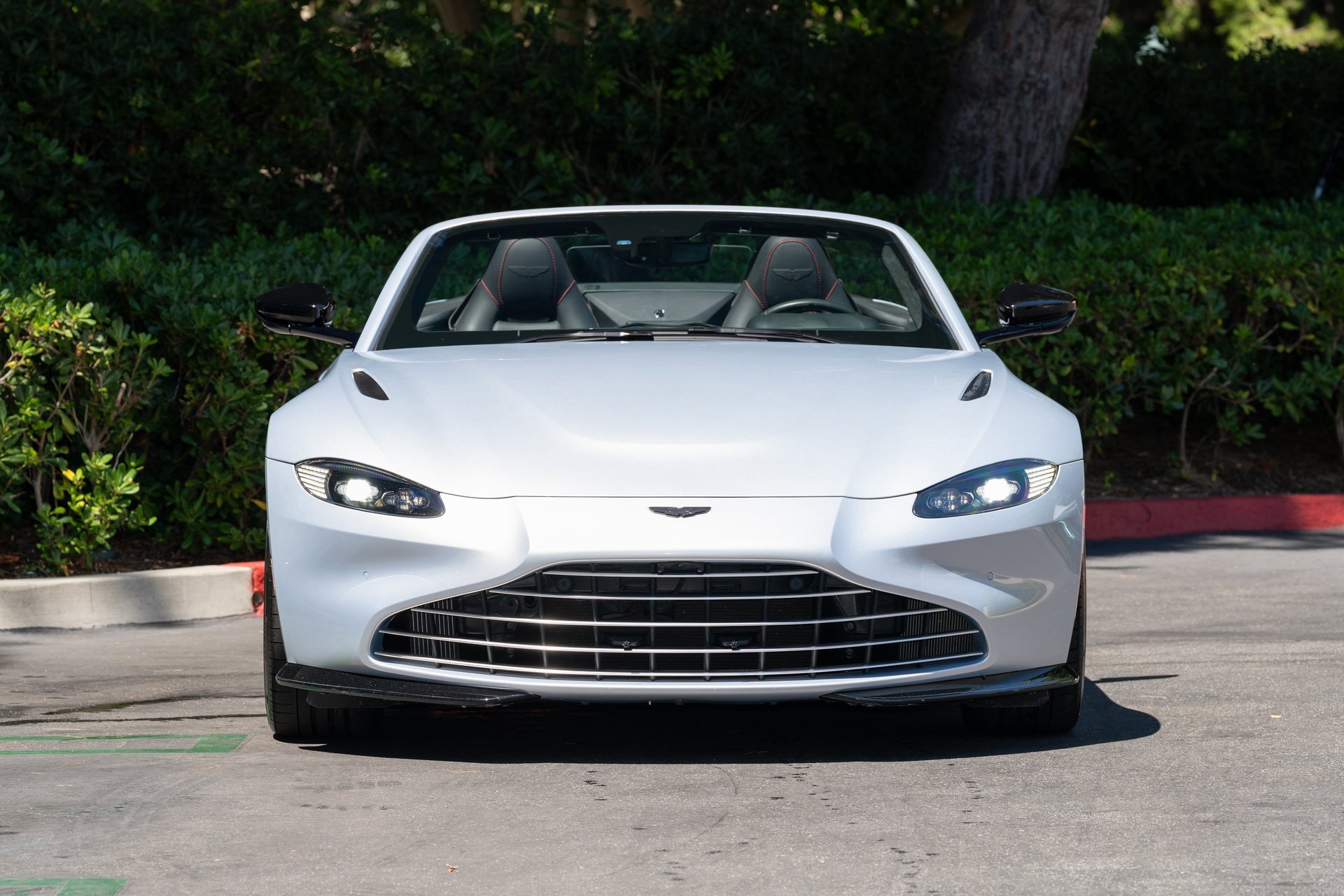 Used 2023 Aston Martin V8 Vantage Roadster image 6