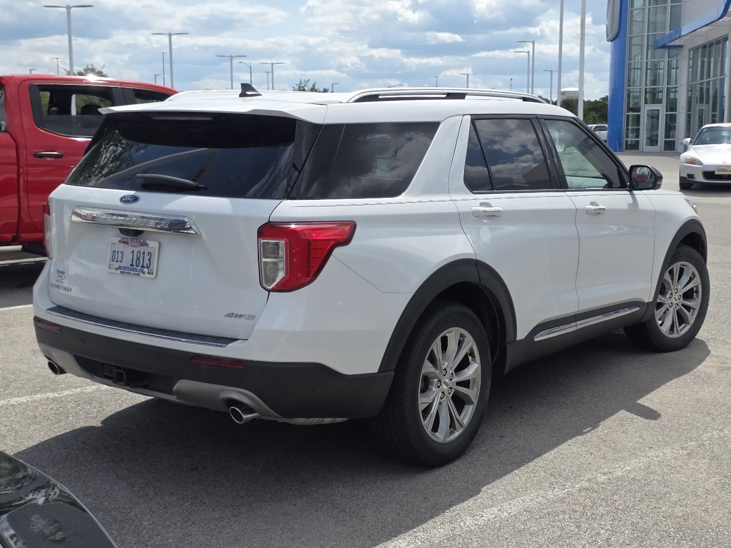 Used 2021 Ford Explorer Limited w/ Equipment Group 301A AWD/4WD image 6