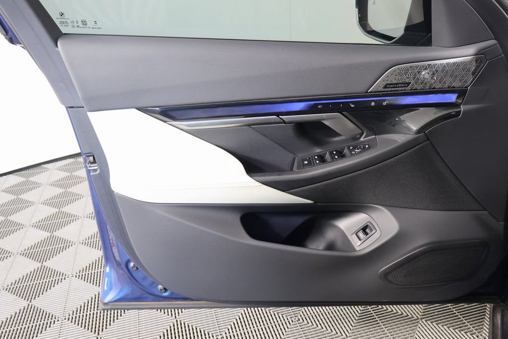 Used 2024 BMW i5 eDrive40i w/ Premium Package RWD image 12