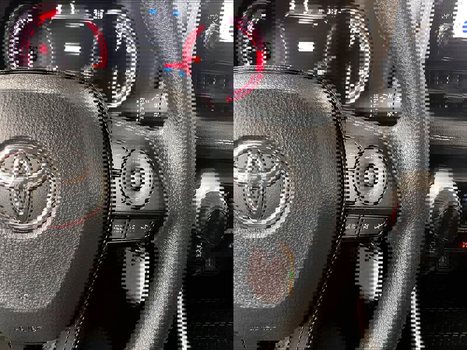 Certified 2025 Toyota RAV4 LE image 23