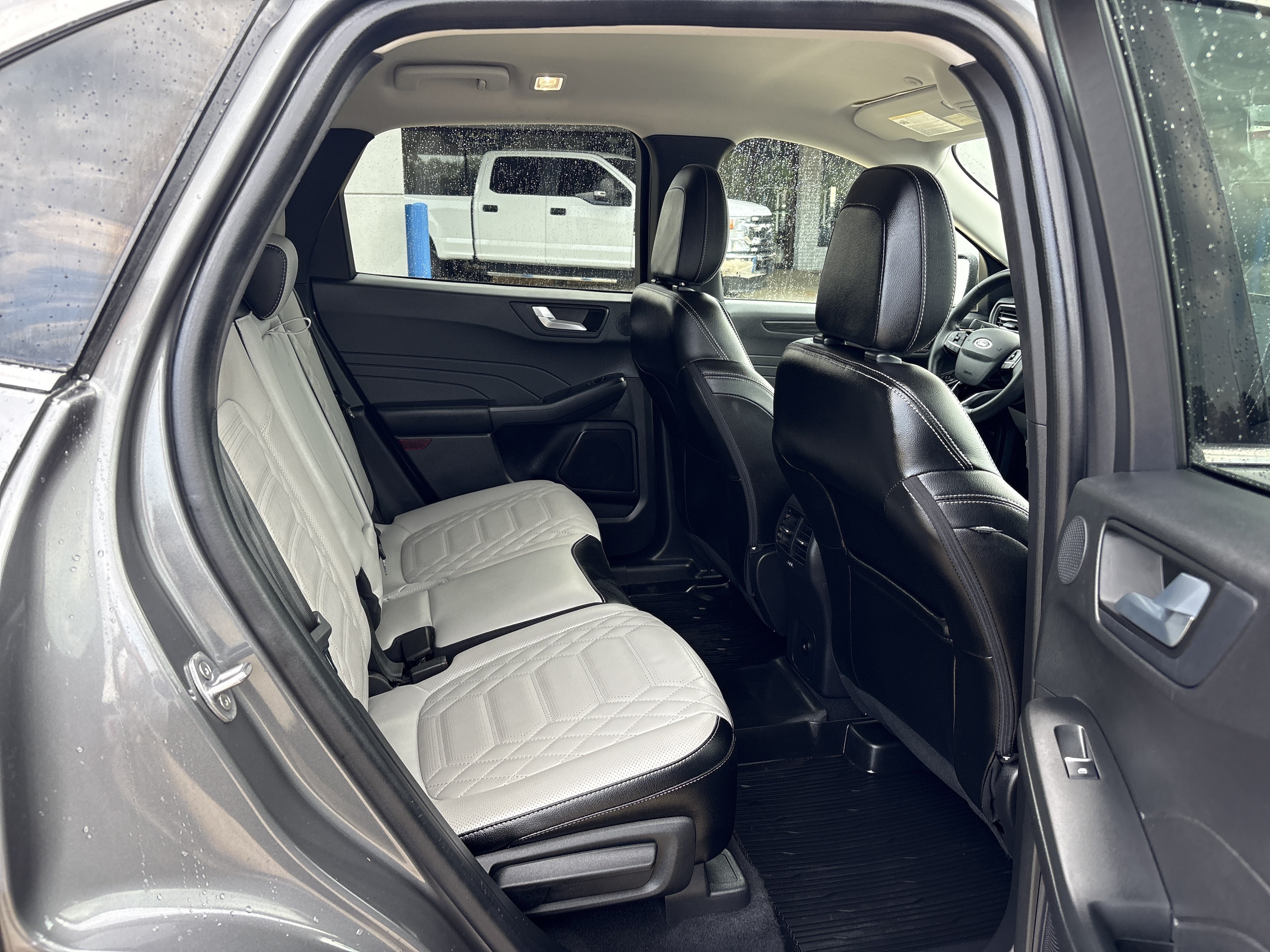 Used 2023 Ford Escape Platinum w/ Premium Technology Package AWD/4WD image 7