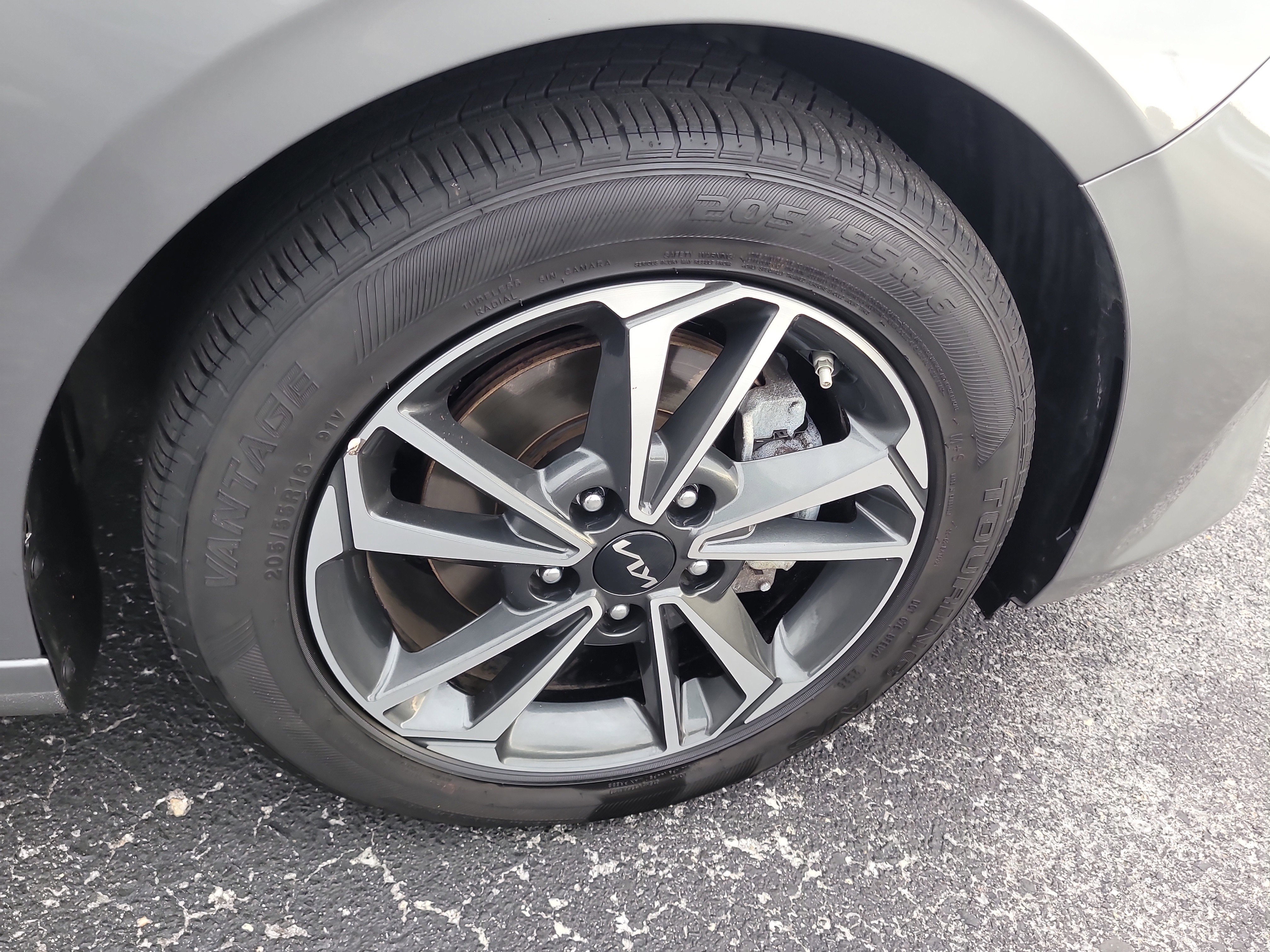 Used 2024 Kia Forte LXS image 9