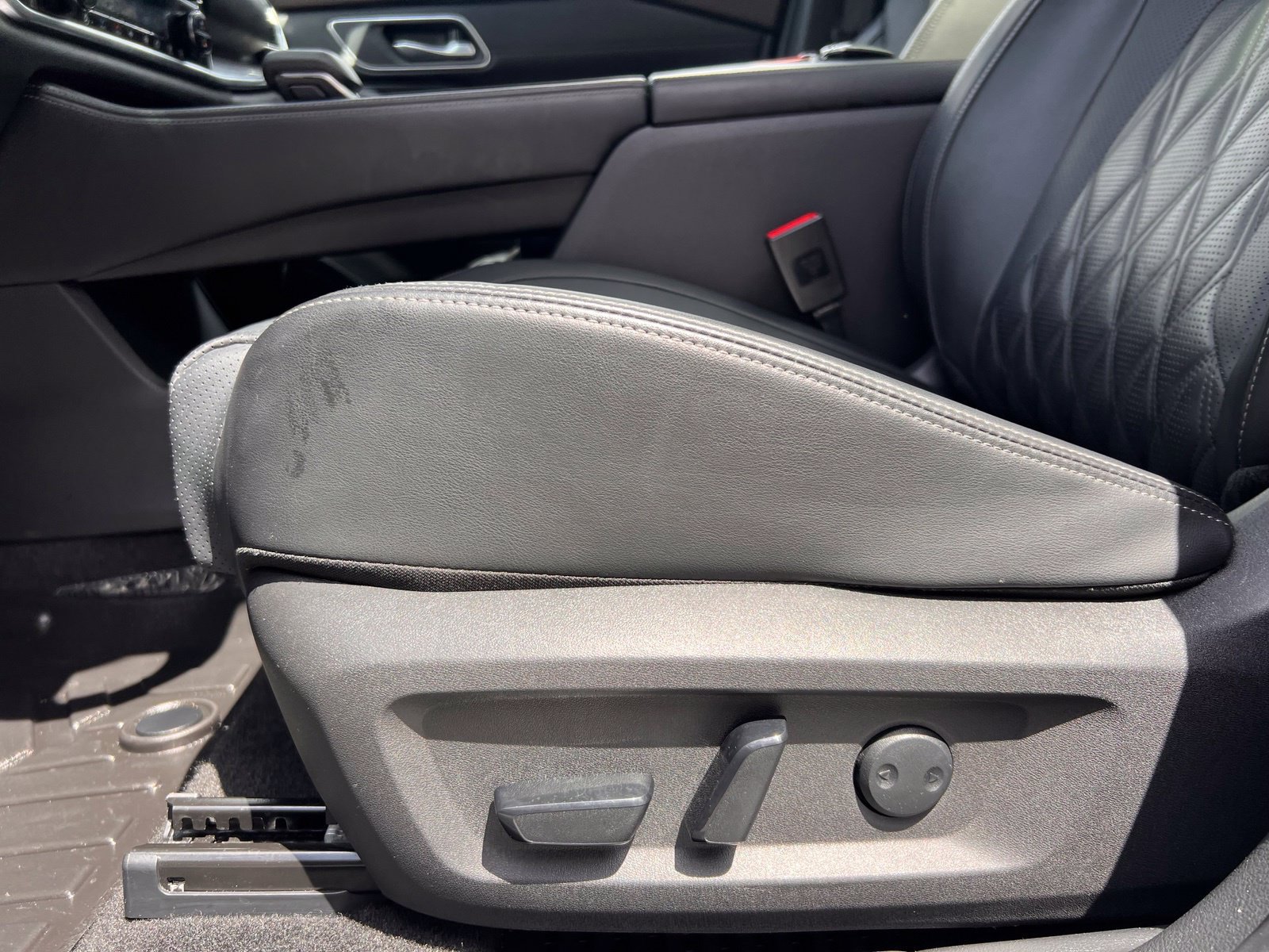 Used 2023 Nissan Rogue Platinum w/ Platinum Premium Package FWD image 33