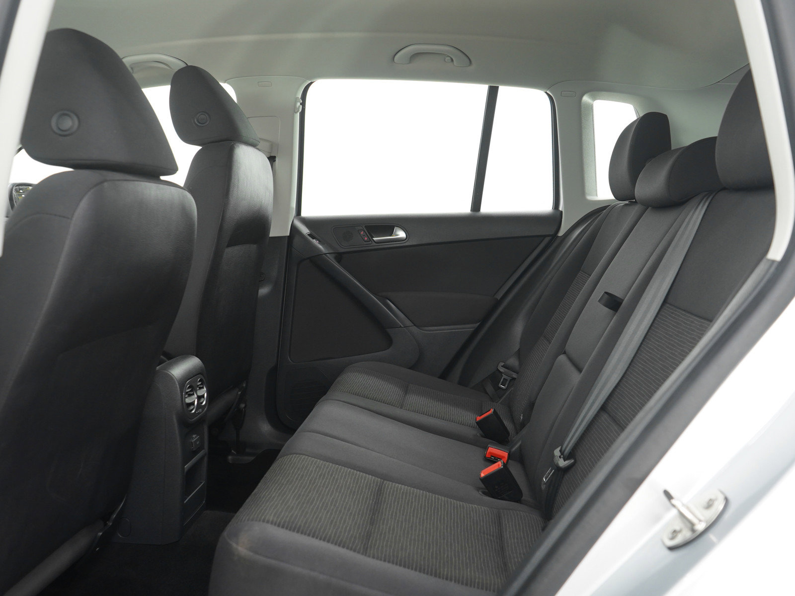 Used 2017 Volkswagen Tiguan S image 18