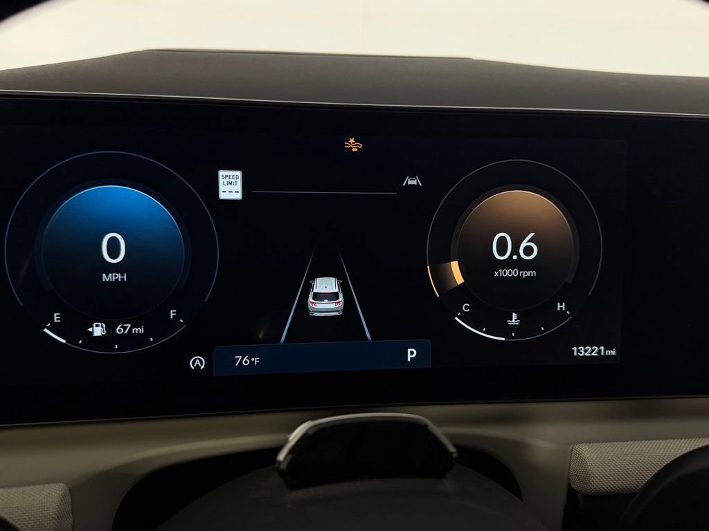 Used 2025 Hyundai Tucson Limited FWD image 17