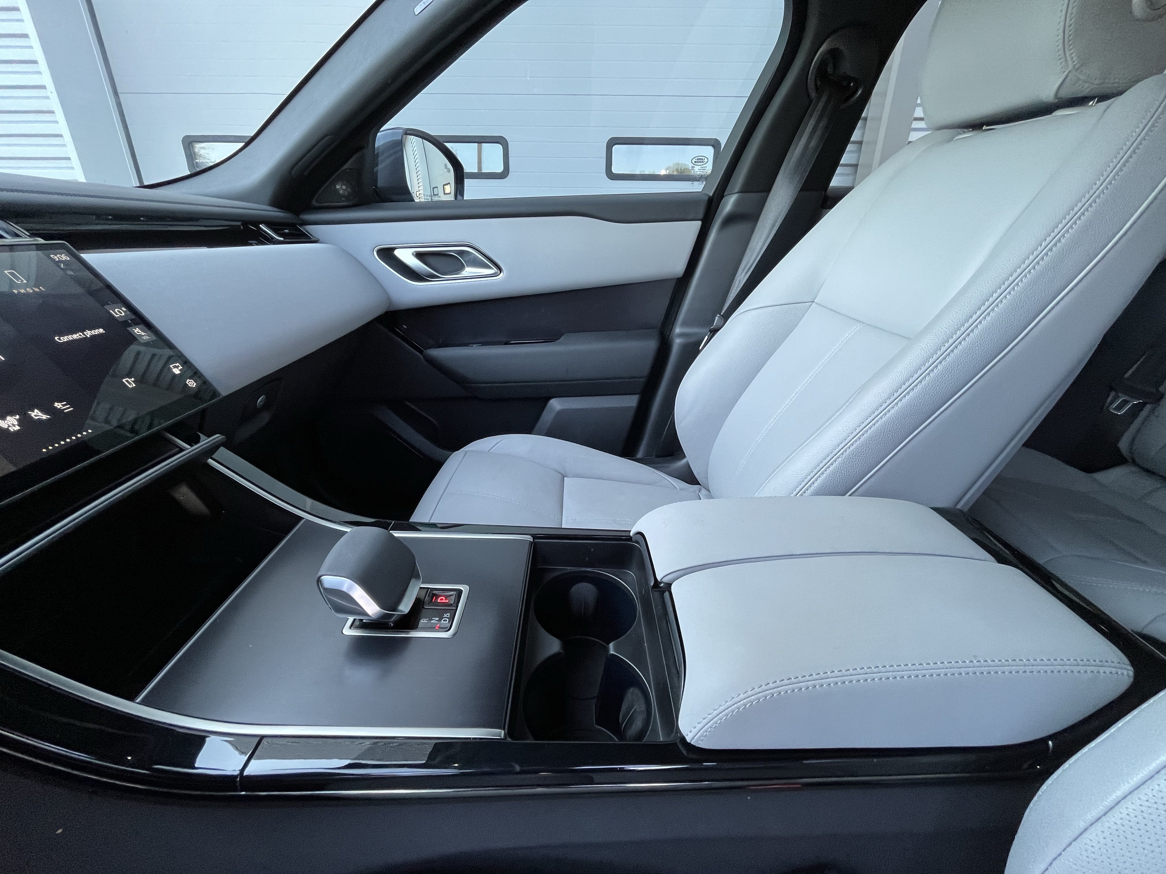 Certified 2026 Land Rover Range Rover Velar Dynamic SE AWD/4WD image 27