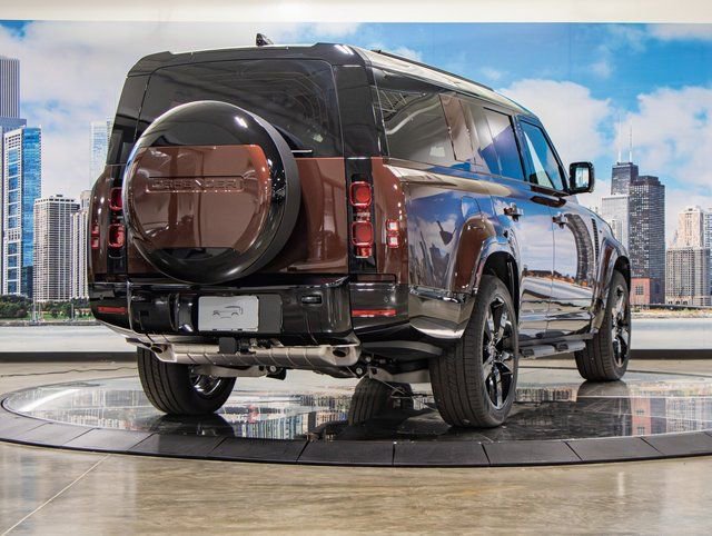 New 2025 Land Rover Defender 130 X-Dynamic SE image 8