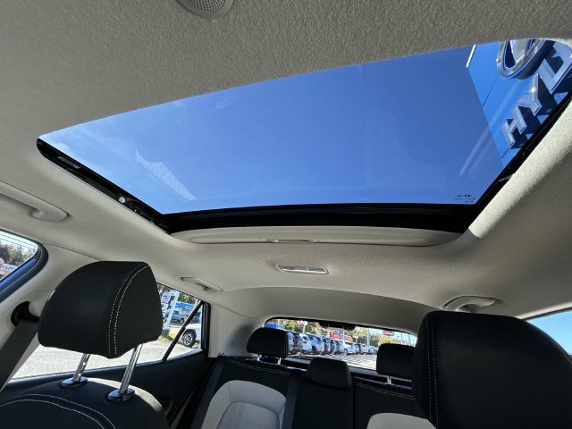 Used 2022 Hyundai Venue SEL FWD image 29