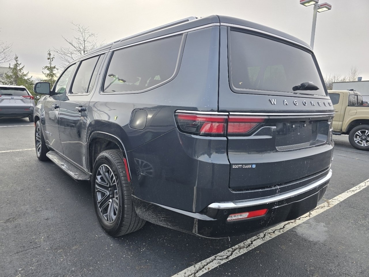 Used 2024 Jeep Wagoneer L Series II w/ Flexible Seating Group image 5