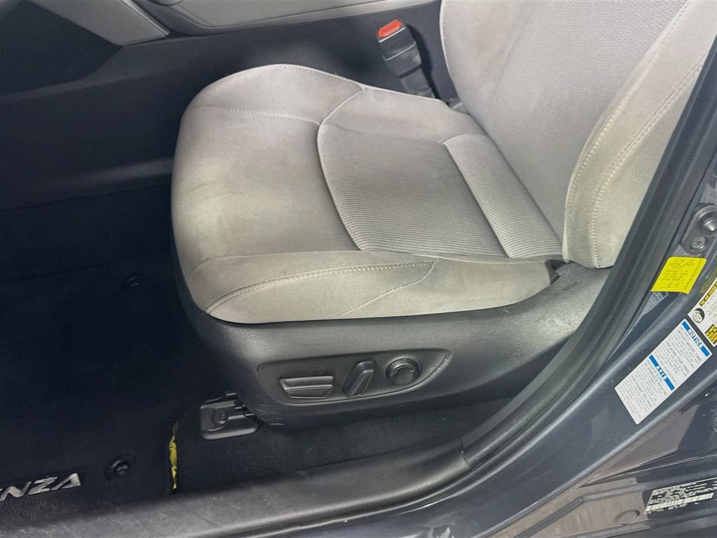 Certified 2021 Toyota Venza LE w/ Carpet Mat Package (TMS) AWD/4WD image 18