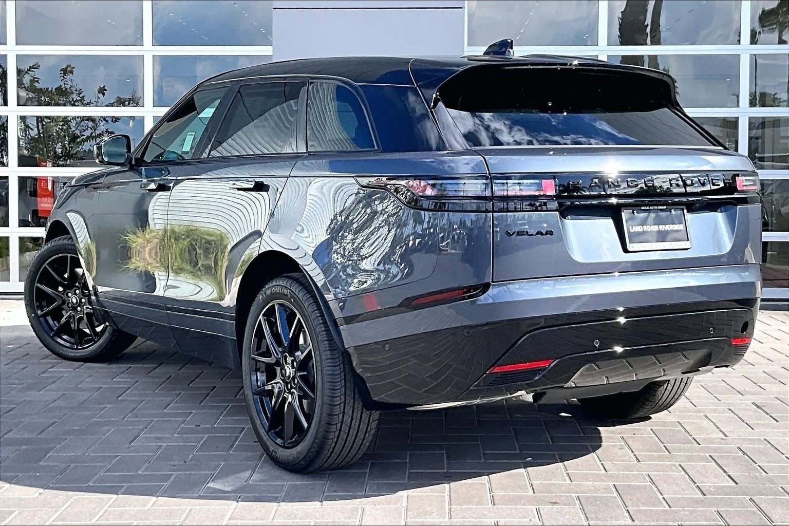 New 2026 Land Rover Range Rover Velar Dynamic SE image 3