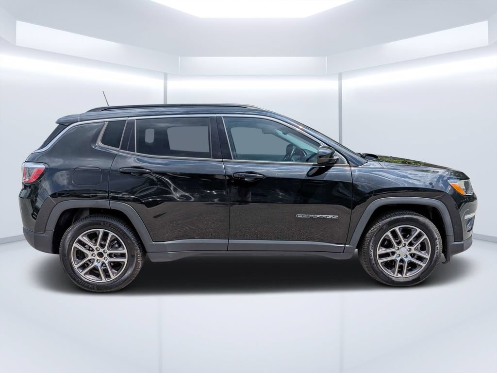 Used 2019 Jeep Compass Latitude FWD image 2