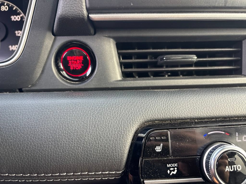 Used 2025 Honda Pilot Touring image 7