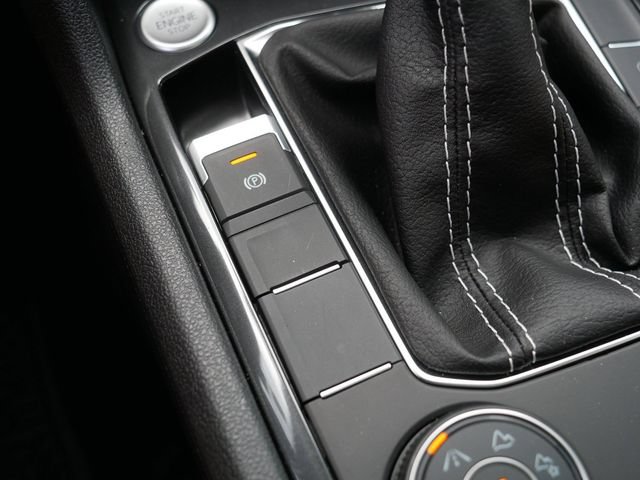 Certified 2024 Volkswagen Tiguan SE R-Line AWD/4WD image 32