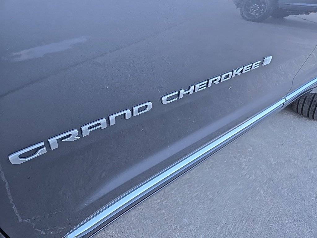 Used 2025 Jeep Grand Cherokee Summit image 25