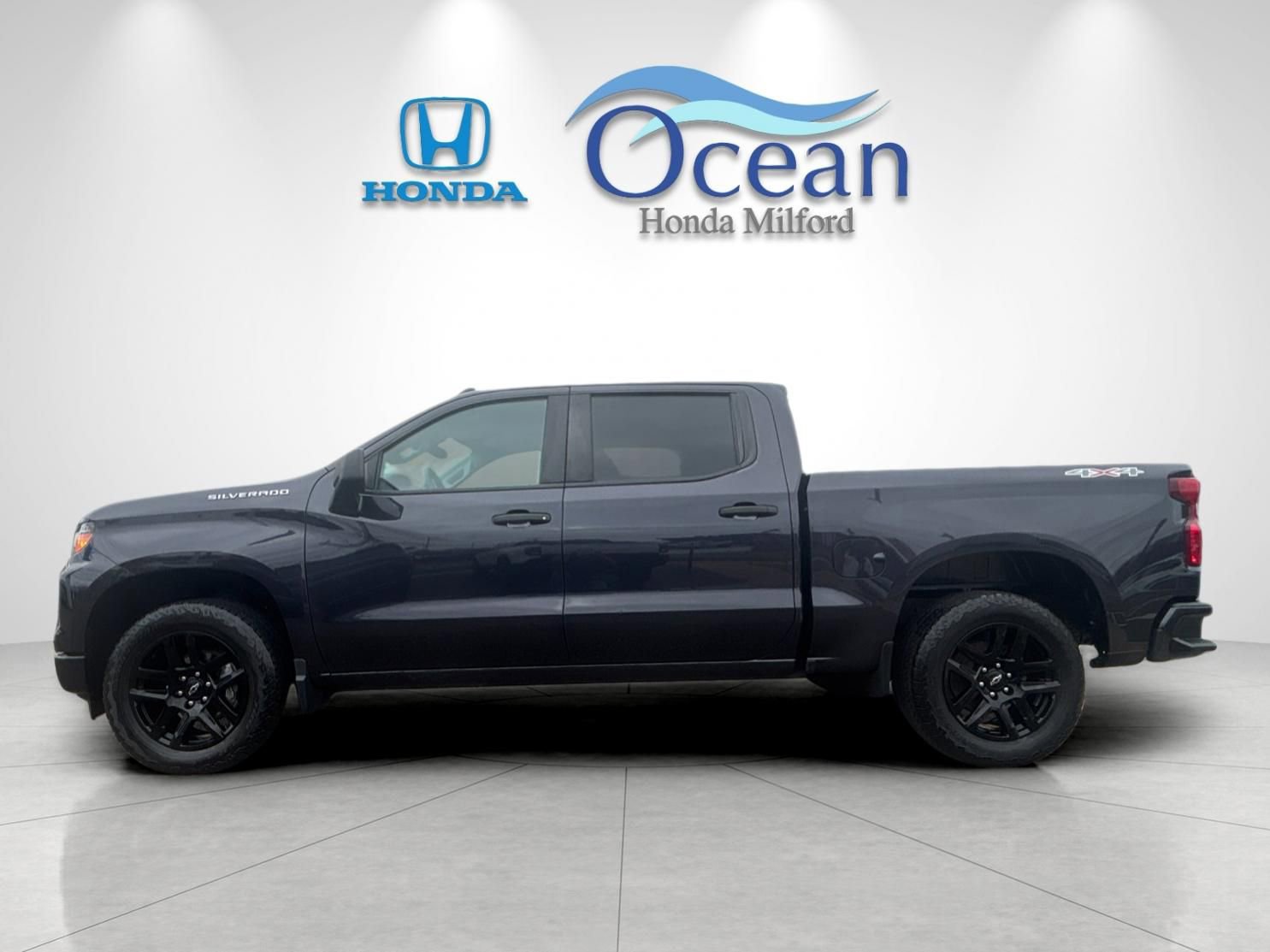 Used 2023 Chevrolet Silverado 1500 Custom AWD/4WD image 6
