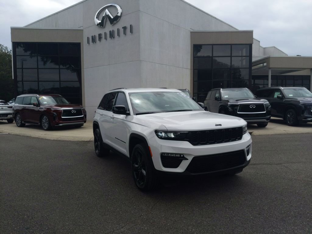 Used 2024 Jeep Grand Cherokee Limited w/ Black Appearance Package