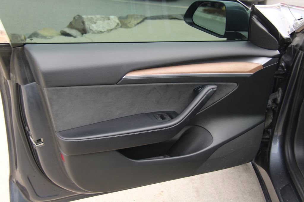 Used 2023 Tesla Model 3 Standard Range image 14