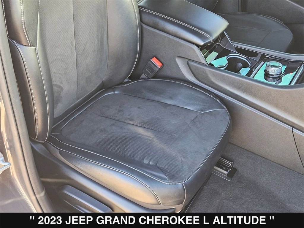 Used 2023 Jeep Grand Cherokee L Laredo image 34