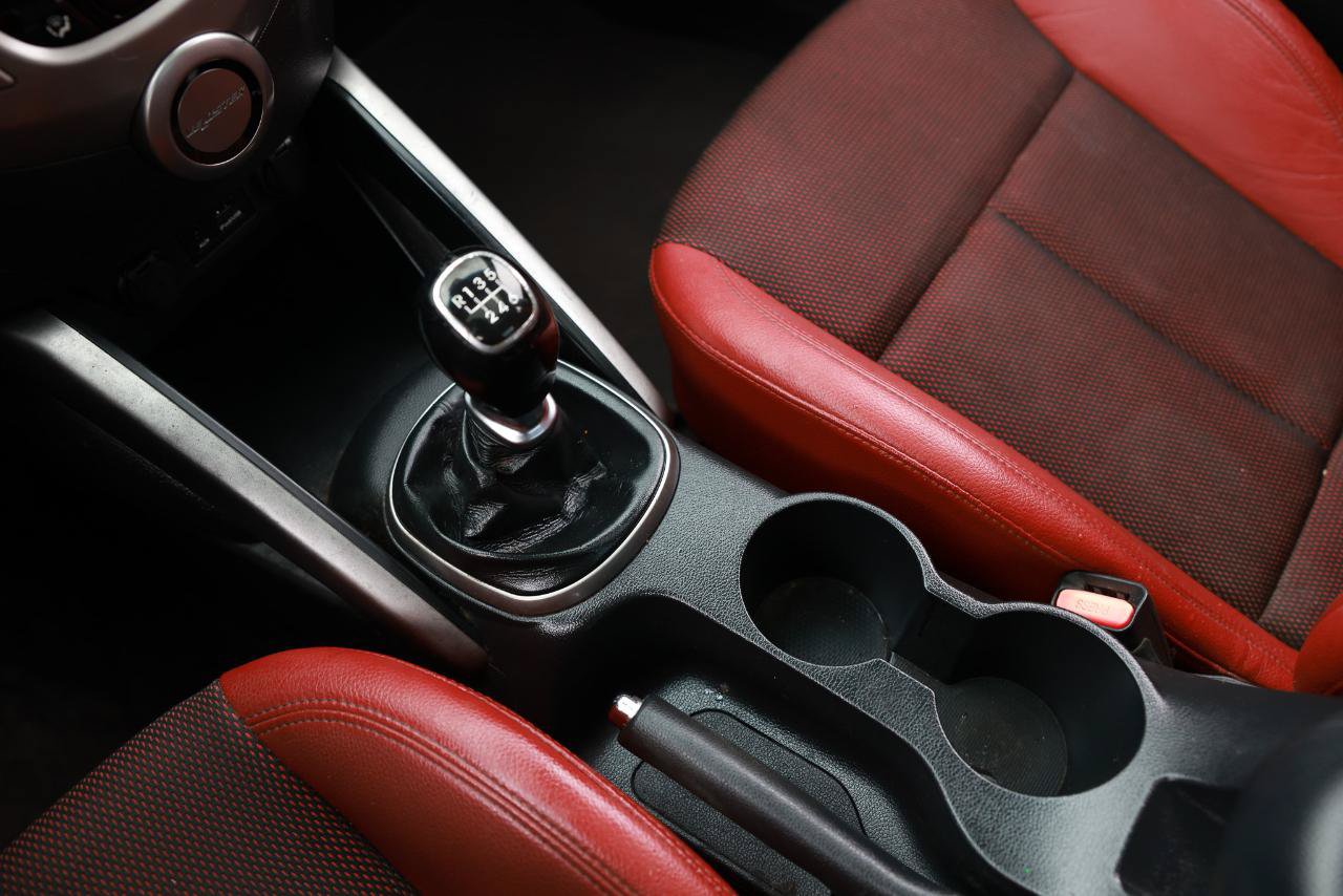 Used 2013 Hyundai Veloster w/ Style Pkg FWD image 31