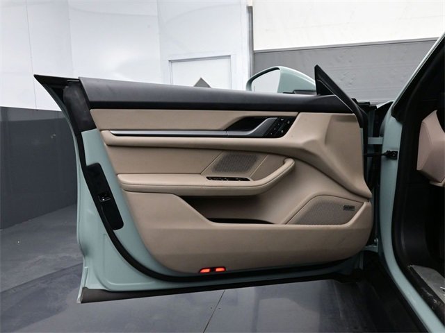 Used 2025 Porsche Taycan image 7