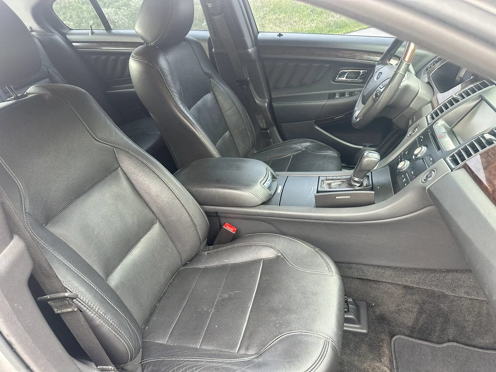 Used 2015 Ford Taurus Limited FWD image 19