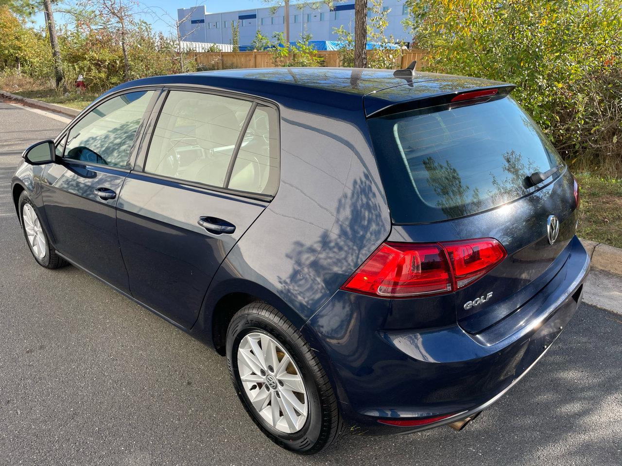 Used 2015 Volkswagen Golf S image 3