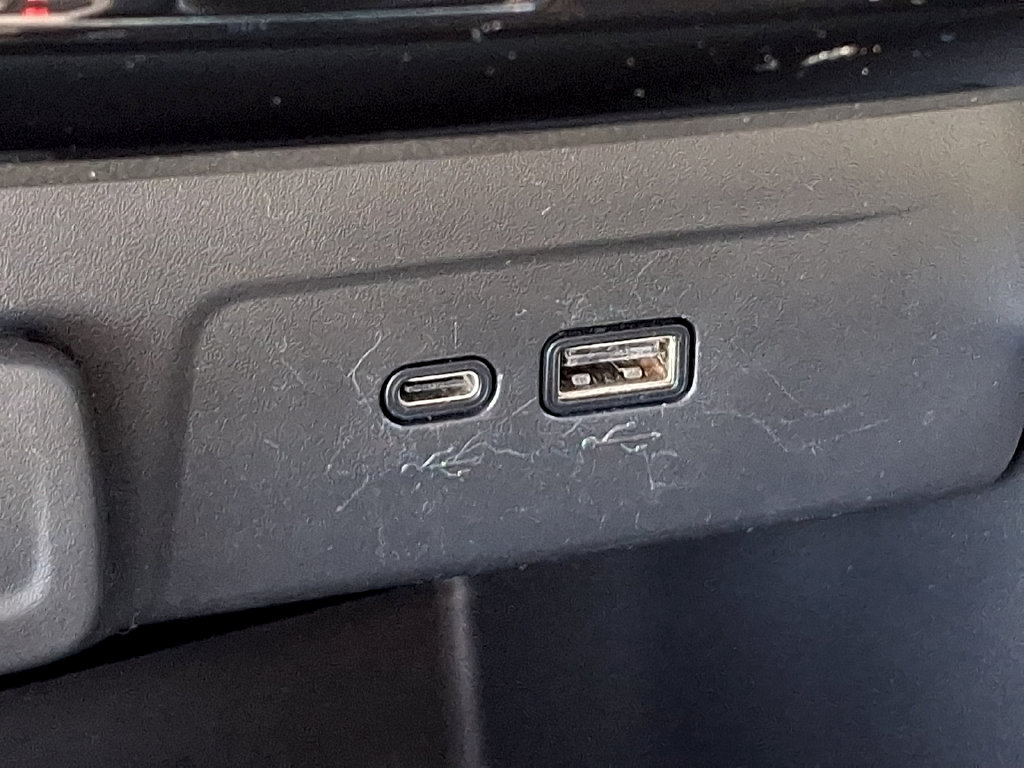 Used 2024 Chevrolet Trax LT FWD image 25