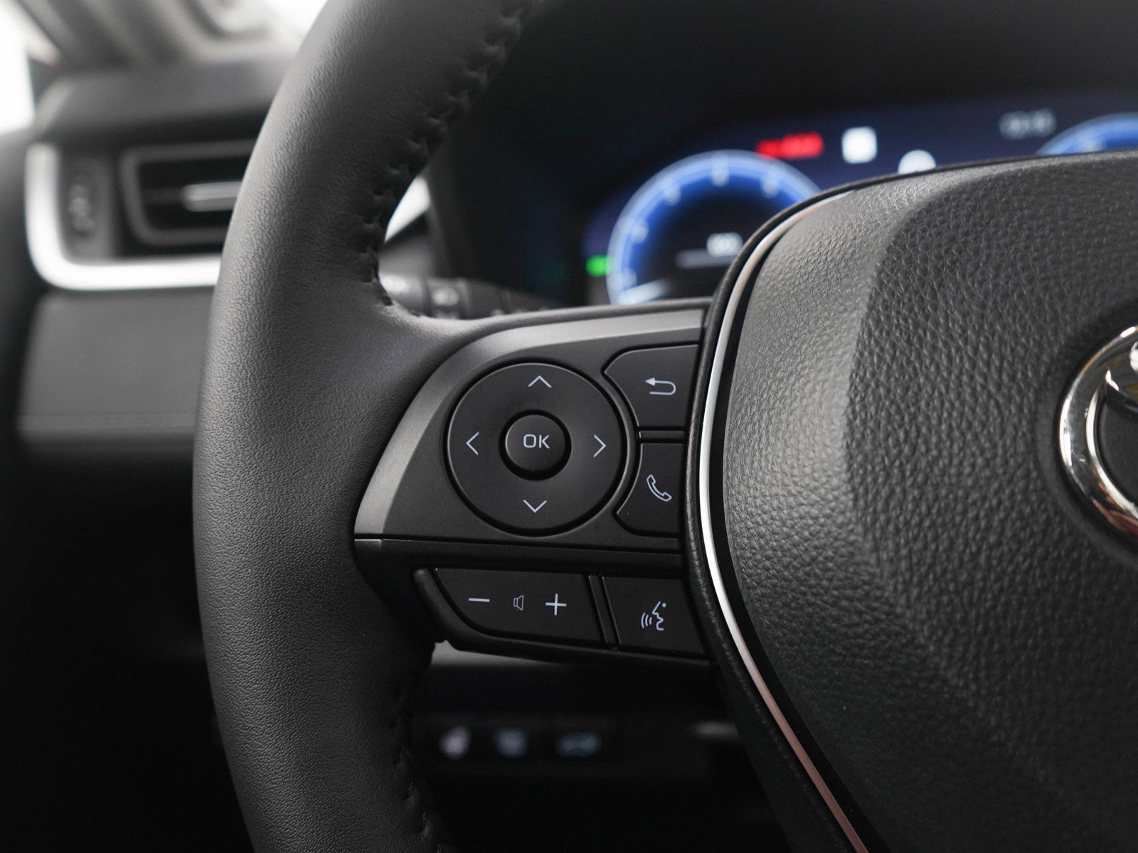 Used 2025 Toyota RAV4 Limited w/ Weather Package image 26