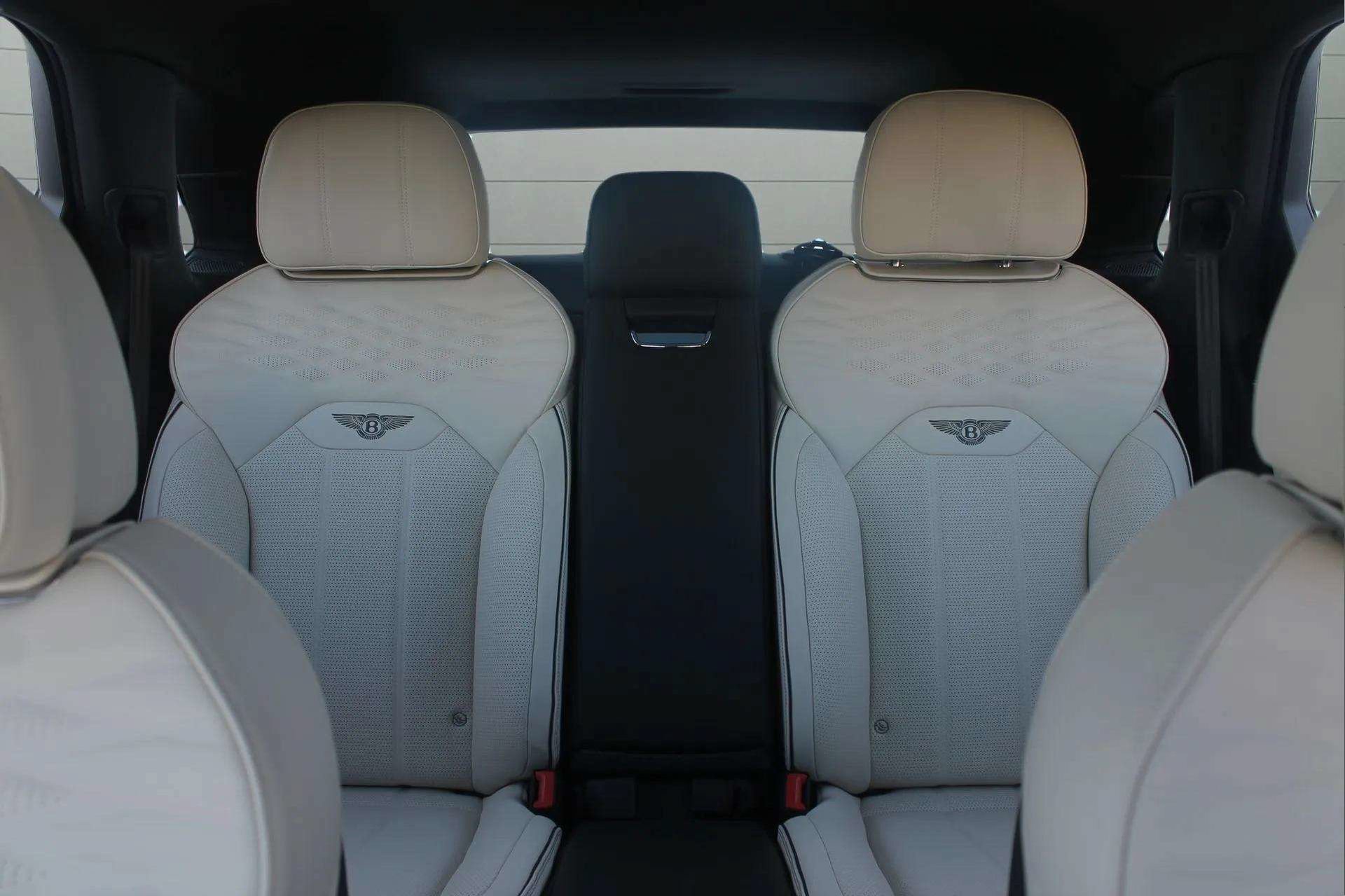 Certified 2024 Bentley Bentayga Extended Wheelbase AWD/4WD image 42