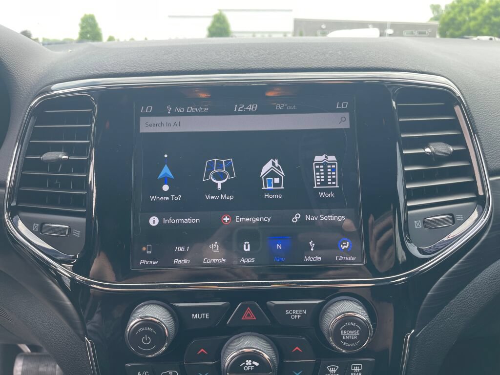 Used 2019 Jeep Grand Cherokee Altitude AWD/4WD image 12