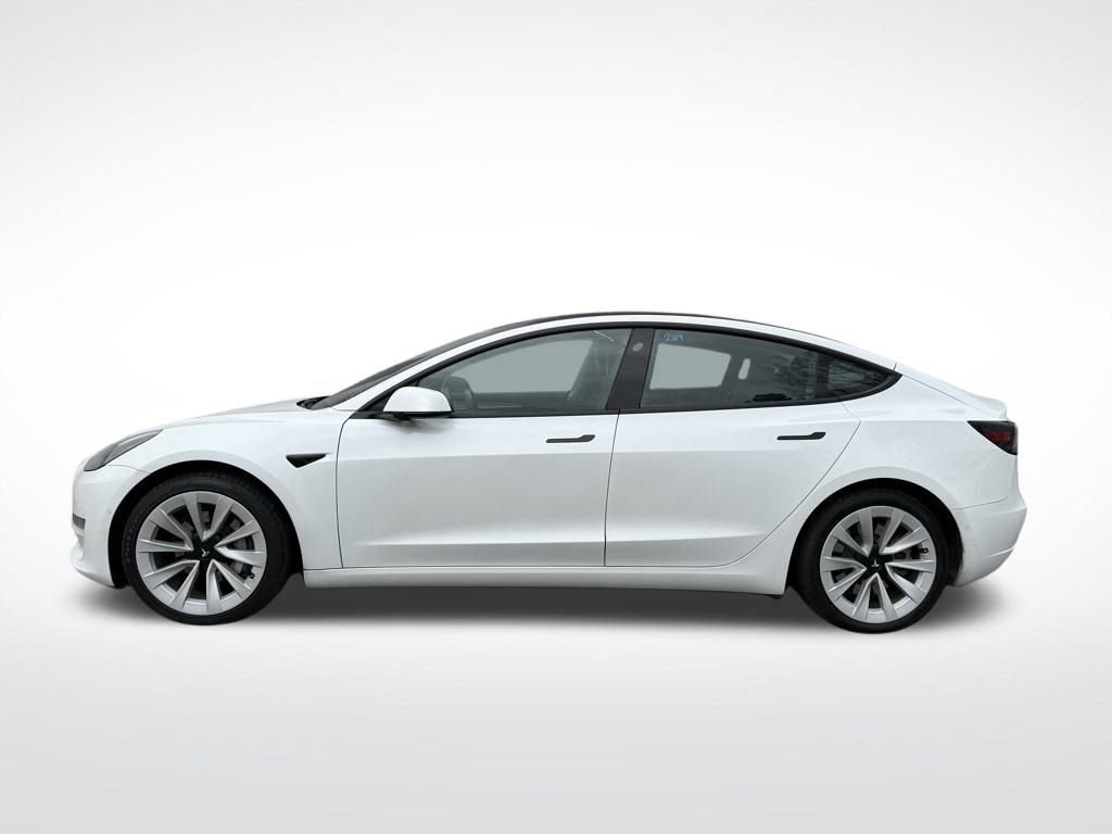 Used 2021 Tesla Model 3 Standard Range Plus image 3
