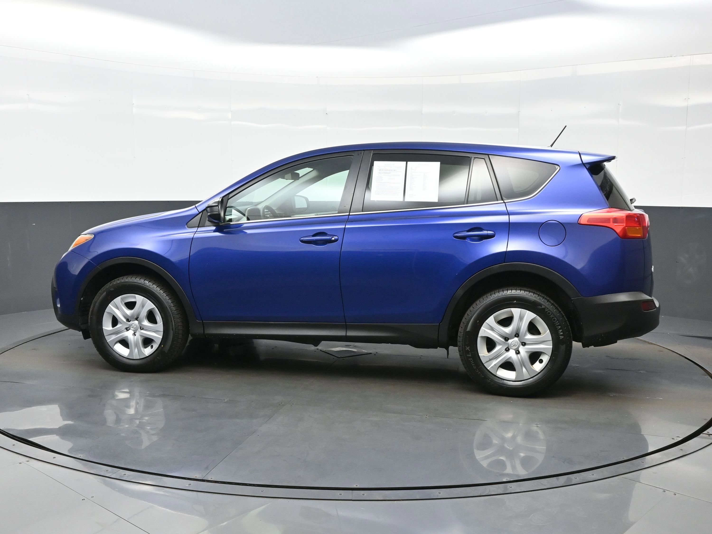 Used 2015 Toyota RAV4 LE AWD/4WD image 3
