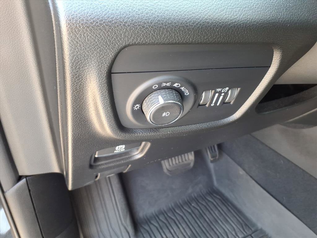 Used 2023 Jeep Grand Cherokee Limited w/ Luxury Tech Group II AWD/4WD image 6