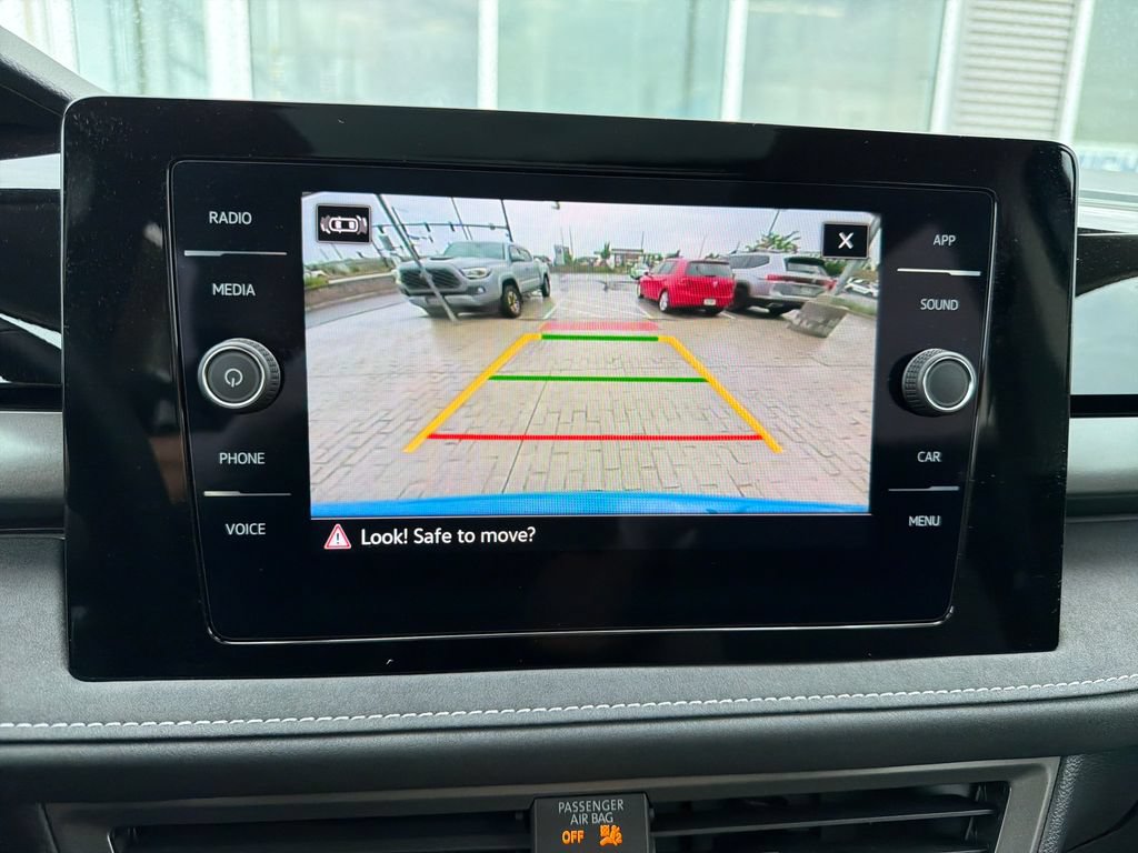 Certified 2025 Volkswagen Taos SE AWD/4WD image 22