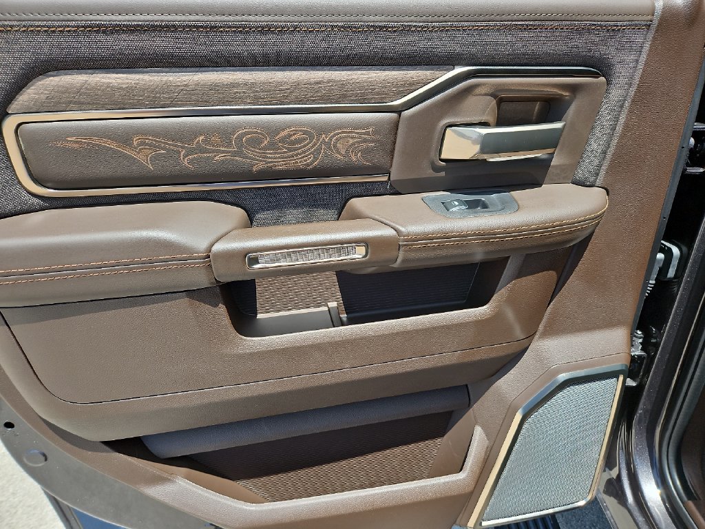 Used 2026 RAM 3500 Longhorn AWD/4WD image 17