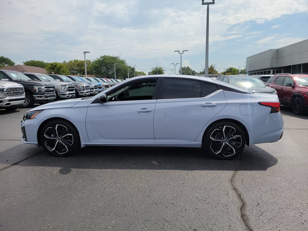 Used 2024 Nissan Altima 2.5 SR w/ SR Premium Package FWD image 7