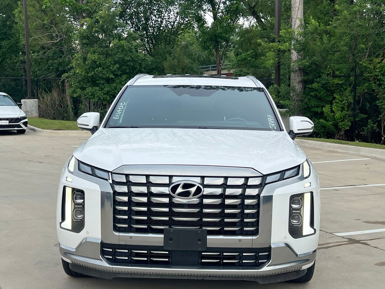 Used 2024 Hyundai Palisade Calligraphy FWD image 2