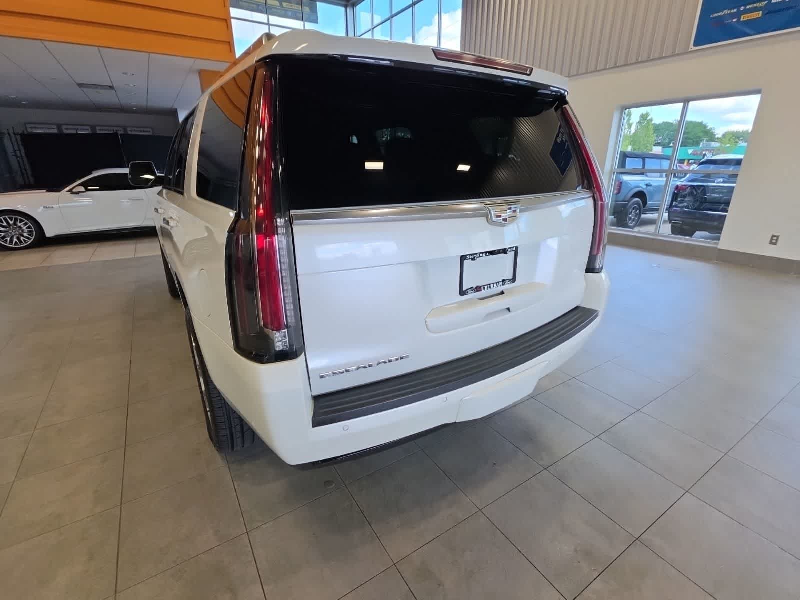 Used 2017 Cadillac Escalade Platinum AWD/4WD image 11