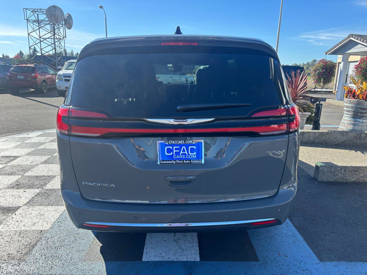 Used 2025 Chrysler Pacifica Select FWD image 4