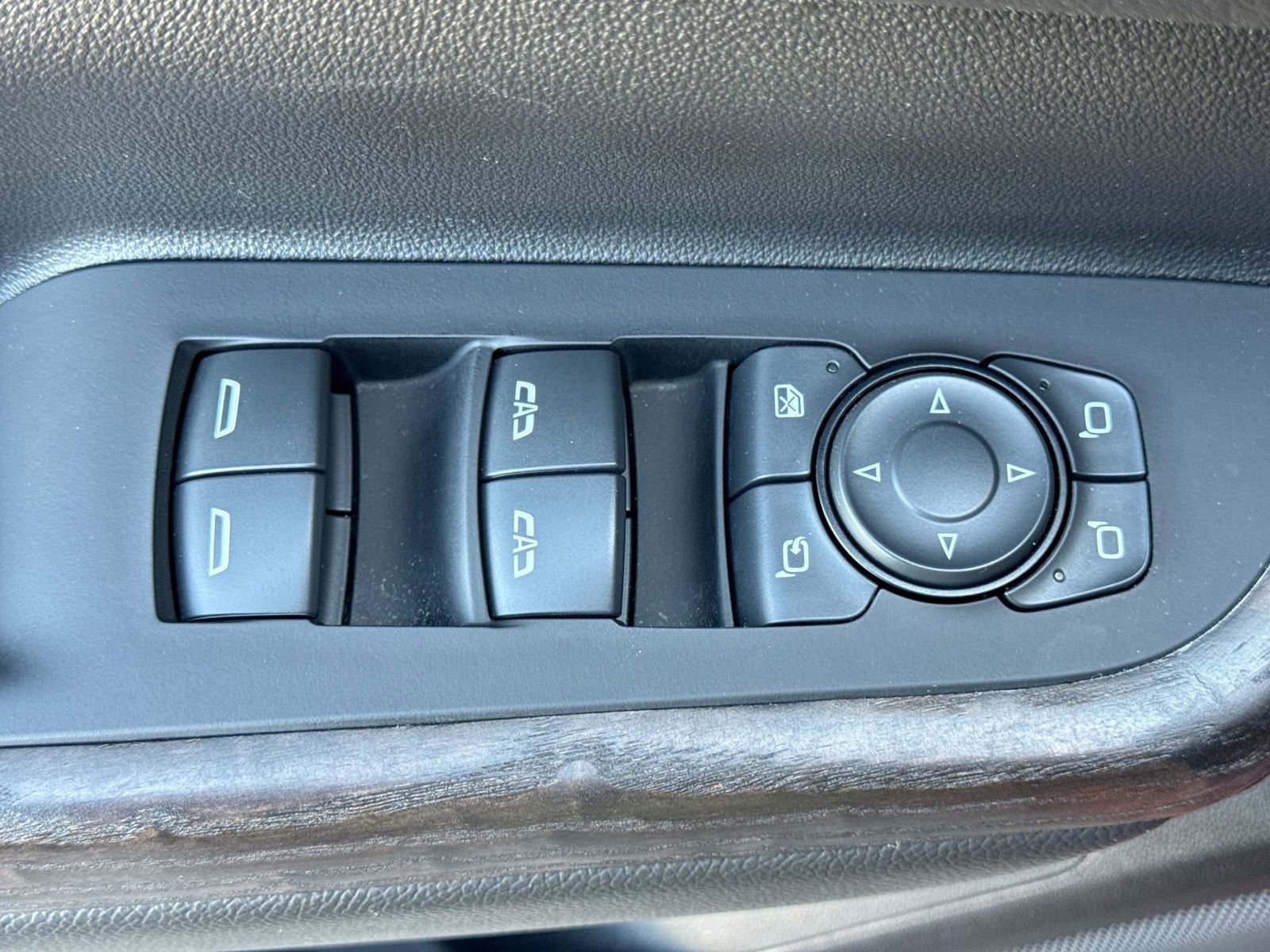 Used 2023 GMC Acadia Denali w/ Denali Ultimate Package image 17