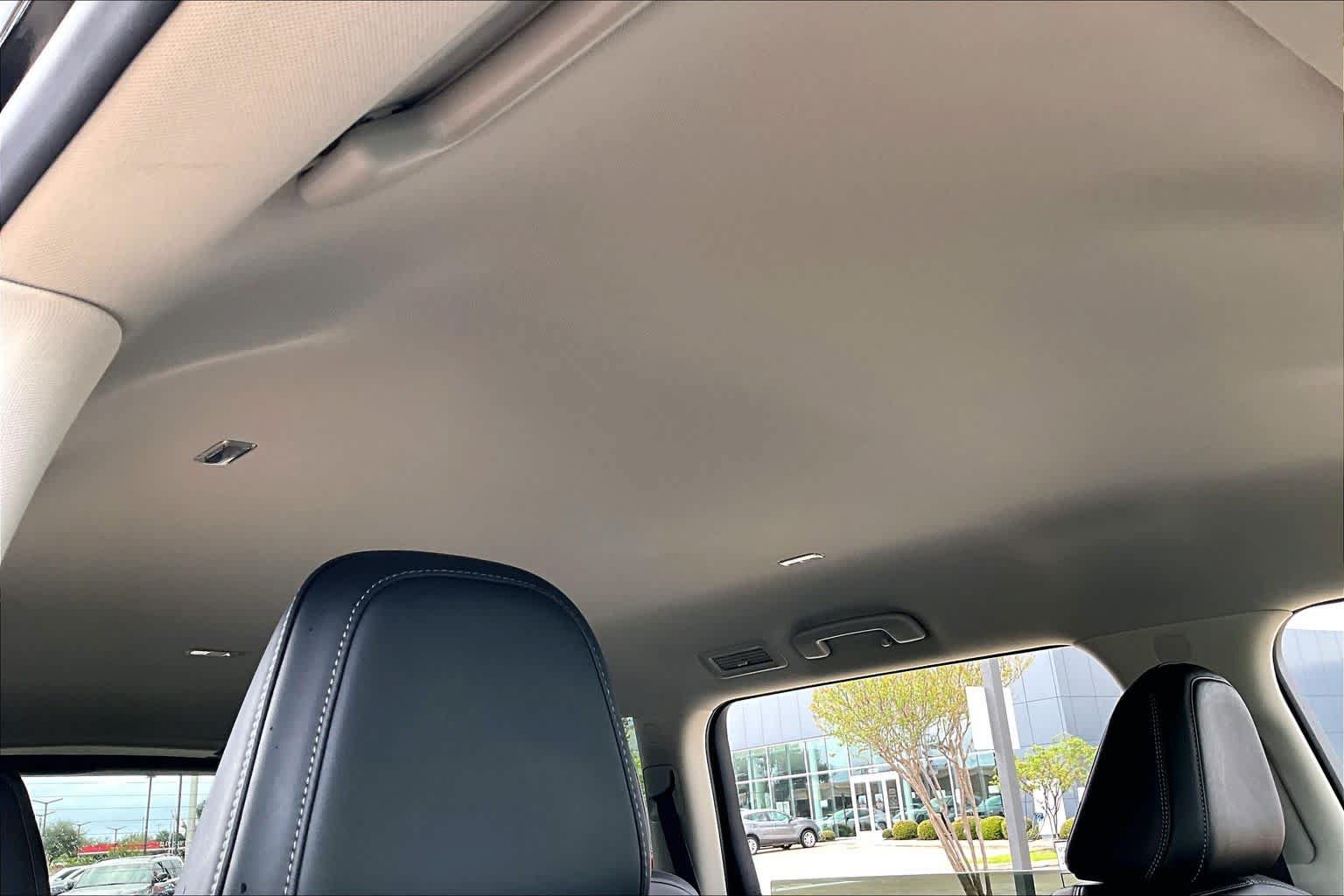 Used 2025 Nissan Armada SV AWD/4WD image 14