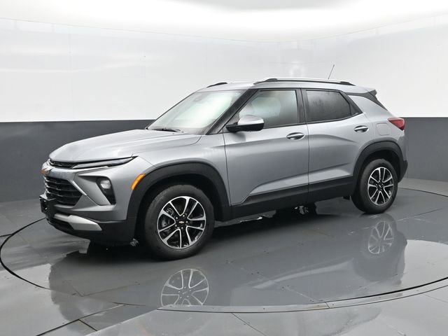 Used 2025 Chevrolet TrailBlazer LT image 2