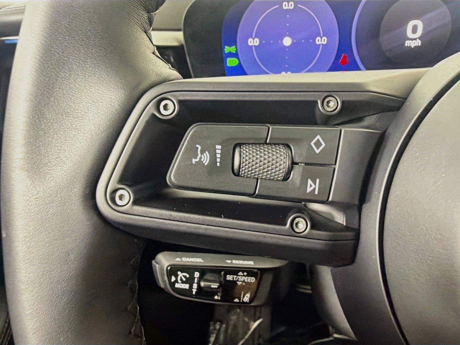 Certified 2025 Porsche Macan 4S Electric AWD/4WD image 13