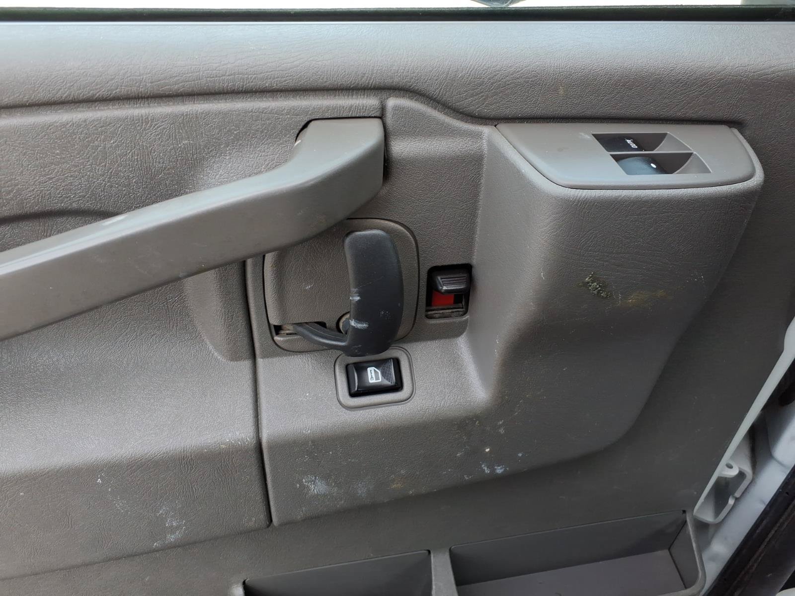 Used 2022 Chevrolet Express 3500 w/ Power Convenience Package RWD image 11
