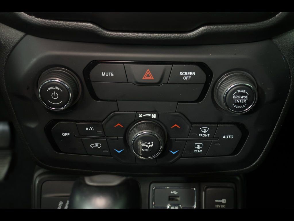 Used 2020 Jeep Renegade Altitude image 22