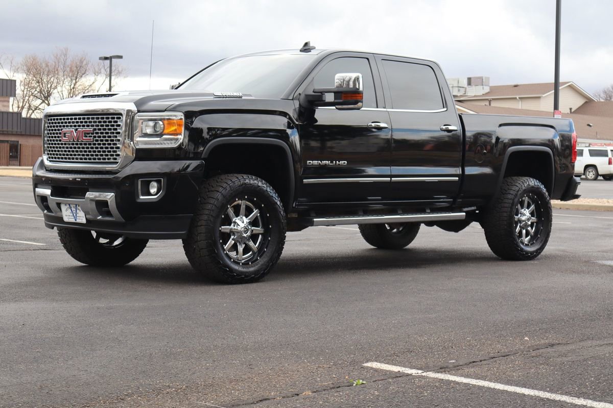 Used 2017 GMC Sierra 2500 Denali w/ Duramax Plus Package image 11